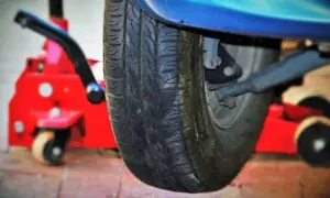 Gdzie dokładnie jest lewarek w Citroënie Berlingo? Sprawdź i uniknij problemów!