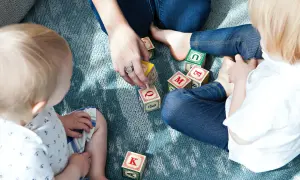 Jak stymulować rozwój mowy dziecka - skuteczne metody i porady