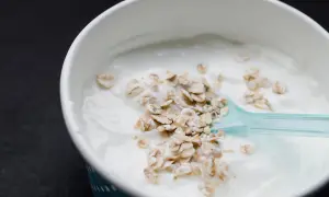 Jak zrobić wegański jogurt, aby uniknąć sztucznych dodatków?