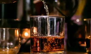 Jak obliczyć promile po 3 drinkach? Kluczowe czynniki wpływające