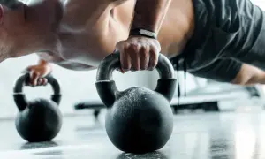 Jak ćwiczyć crossfit w domu: efektywne treningi bez sprzętu