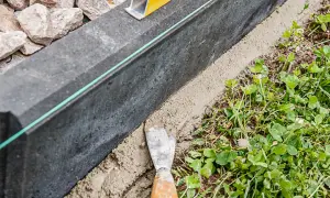 Jaka zaprawa pod krawężniki? Kluczowe informacje i wskazówki dla budujących