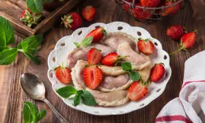 Ile kalorii ma pierogi z truskawkami? Zaskakujące wartości odżywcze