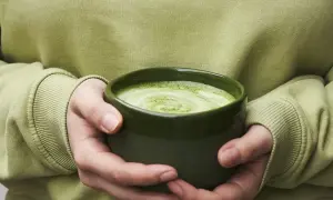 Czy matcha ma kofeinę? Odkryj zaskakujące fakty o jej działaniu