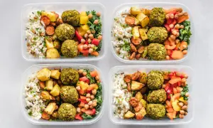 Zdrowe odżywianie bez wysiłku – dlaczego warto wybrać catering dietetyczny?