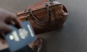 Czy można przewozić pamiątki w bagażu podręcznym? Sprawdź zasady!
