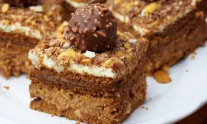 Pyszny przepis na ciasto Ferrero Rocher bez pieczenia, które zachwyca smakiem