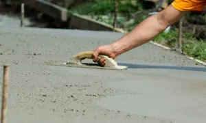 Ile wiąże beton B25? Kluczowe czynniki wpływające na czas schnięcia