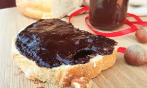 Czy Nutella jest wegańska? Odkryj, co naprawdę zawiera ten krem