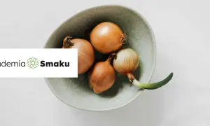 Jak złagodzić smak cebuli w sałatce - 5 skutecznych sposobów