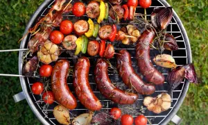 Co na grilla szybko i tanio: 15 przepisów na oszczędne grillowanie