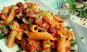 Penne all'Amatriciana - łatwy przepis na klasyczne włoskie danie