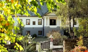 W jakiej epoce tworzył Adam Mickiewicz i jak wpłynęła na jego twórczość?