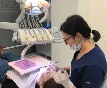 Czy znieczulenie u dentysty boli? Jak uniknąć dyskomfortu podczas zabiegu