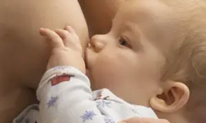Jak przystawić dziecko do piersi, aby uniknąć problemów z karmieniem