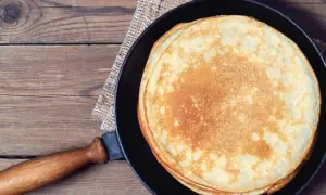 Przepis na puszyste ciasto naleśnikowe, które zawsze się udaje
