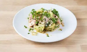 Recette de salade de pommes de terre au cervelas facile et délicieuse