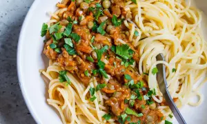 Spaghetti wegetariańskie z warzywami - najlepszy przepis krok po kroku