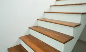 Jak zabezpieczyć schody bez balustrady? Skuteczne metody na bezpieczeństwo