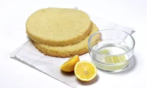 Czym nasączyć biszkopt do tortu z mascarpone, aby był idealny?