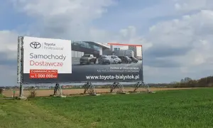 Ile kosztuje reklama przy autostradzie? Sprawdź, jak uniknąć wysokich kosztów!