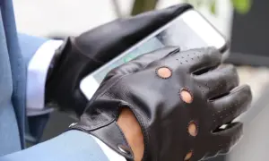 Jak rozciągnąć rękawice motocyklowe, aby uniknąć dyskomfortu podczas jazdy