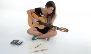 Jak grać chwyty na gitarze - proste techniki dla początkujących
