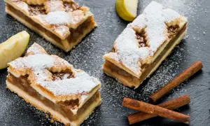Na czym smażyć jabłka do szarlotki, by uzyskać idealny smak?