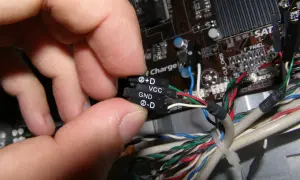 Jak podłączyć kable do płyty głównej Gigabyte bez zbędnych problemów