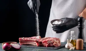 Kiedy solić dziczyznę, aby uniknąć przesolenia i uzyskać smak