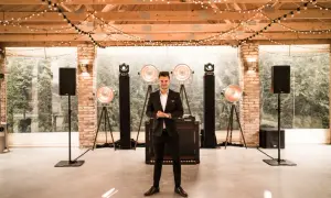 Ile bierze DJ na wesele? Sprawdź, co wpływa na ceny usług