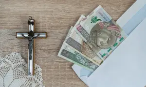 Ile daje się na komunię? Odkryj typowe kwoty i zwyczaje