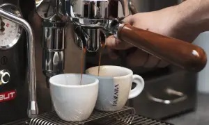 Która kawa jest kwaśna: arabica czy robusta? Odkryj różnice!