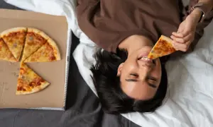 Czy można jeść pizzę karmiąc piersią? Sprawdź, co musisz wiedzieć