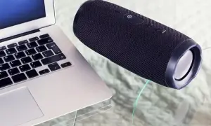 Jak podłączyć głośnik JBL do komputera? Proste sposoby i porady