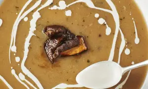 Co dodać do zupy grzybowej, aby poprawić jej smak i aromat