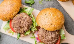 Burgery wołowe jak zrobić – proste przepisy na idealne kotlety