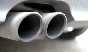 Dlaczego diesel kopci na biało? Oto 5 możliwych przyczyn i rozwiązania