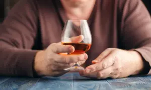 Czy alkohol podnosi cholesterol? Wpływ alkoholu na zdrowie i poziom cholesterolu