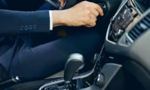 Dlaczego samochód gaśnie na wolnych obrotach? Oto najczęstsze przyczyny