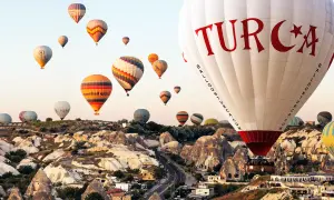 Balony nad Kapadocją. Czy Turcja jest w Schengen? Podróż do tego kraju to marzenie wielu, a widok ten zachwyca.