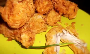 Skrzydełka jak z KFC z piekarnika - zdrowa alternatywa na każdą okazję