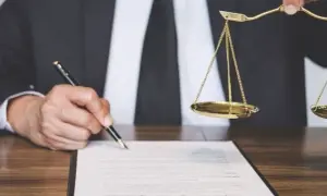 Jak znaleźć akt notarialny w internecie - krok po kroku do sukcesu