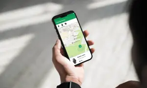Aplikacja "Znajdź moje urządzenie" na telefonie Samsung pokazuje mapę z lokalizacją zgubionego telefonu.