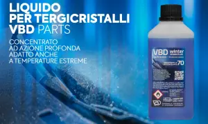 Liquido tergicristalli VBD PARTS concentrato, ideale anche a temperature estreme, per una pulizia profonda del parabrezza.