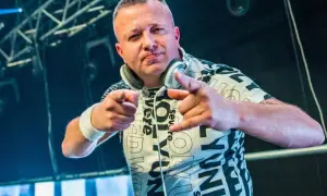 Ile lat ma DJ Akun? Zaskakujące fakty o jego karierze DJ-skiej