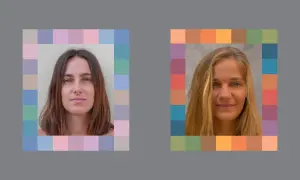 Armocromia estate capelli: due donne con palette di colori che evidenziano le tonalità adatte.