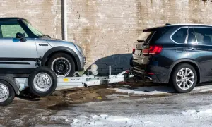 Jak holować auto bez haka - bezpieczne metody i ważne wskazówki