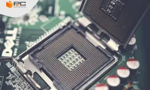 El zócalo de la placa base espera la instalación del procesador de ordenador, listo para potenciar el sistema.