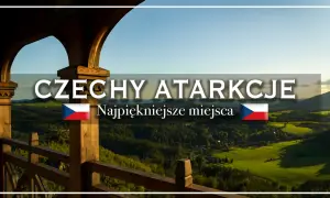 Widok z drewnianej altany na zielone wzgórza Czech. "Czechy atrakcje. Najpiękniejsze miejsca" zachęcają do odkrywania.